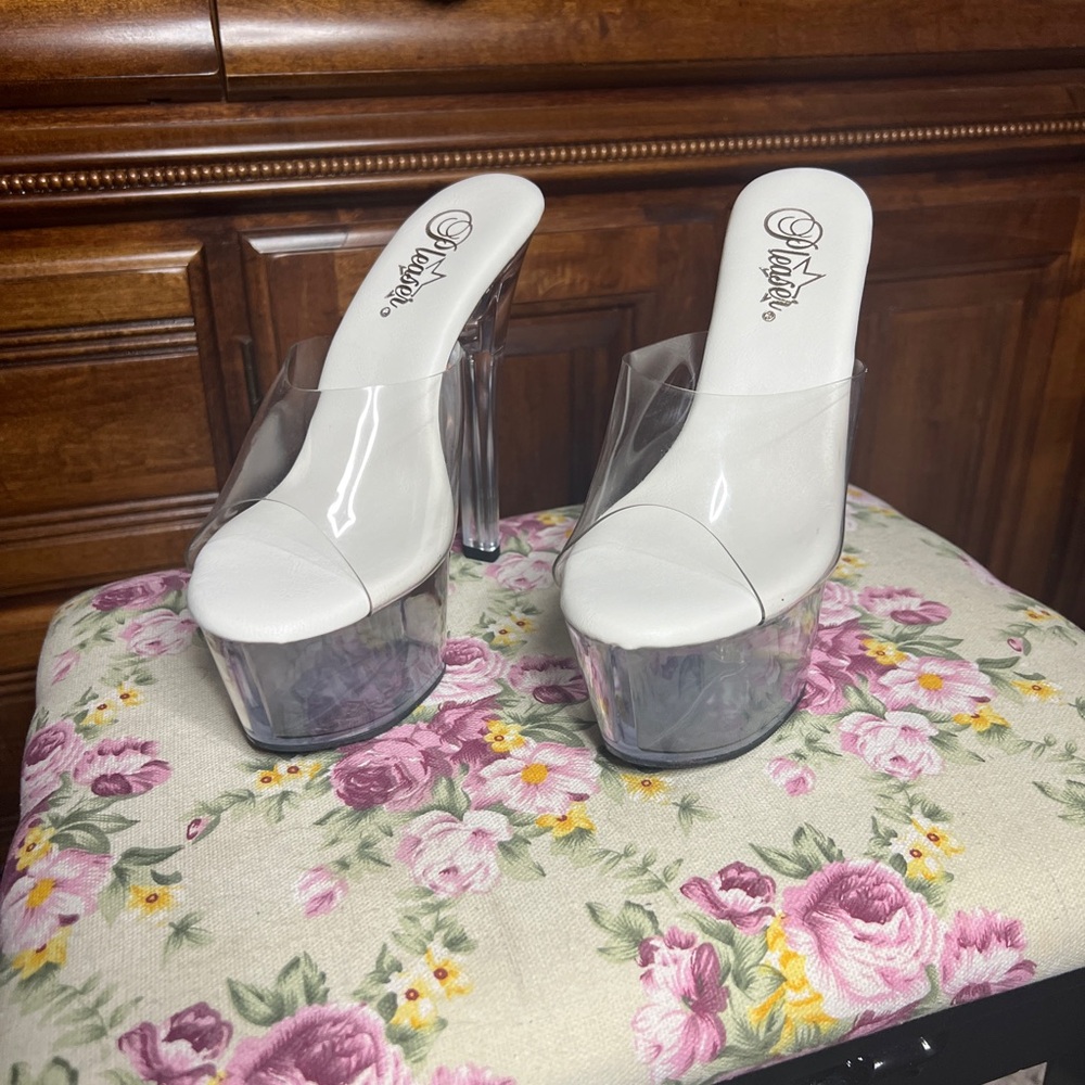 Size 7 white Pleaser “Aspire” slip on slide sandals with clear platform, 6” heel